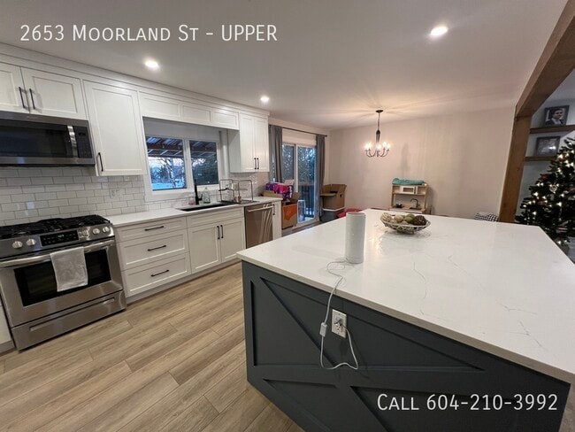 Photo du bâtiment - Modern Upper Suite in Central Abbotsford