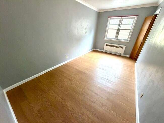 Foto del edificio - Pet Friendly 3 Bed 2 Bath Single Family Home with Attached Garage and Fully Fenced Yard!