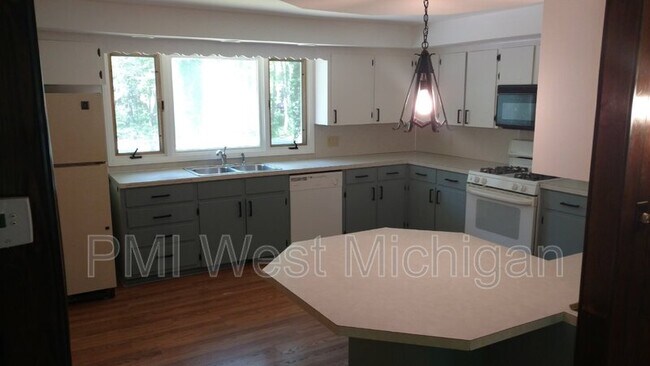 Foto del edificio - 15878 Riley St