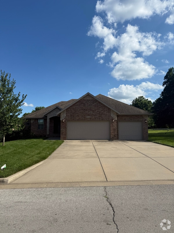Building Photo - 5010 E Wild Horse Dr
