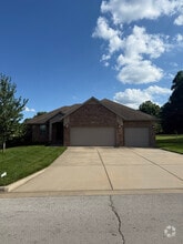 Building Photo - 5010 E Wild Horse Dr