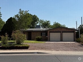 Building Photo - 2712 Spitz St