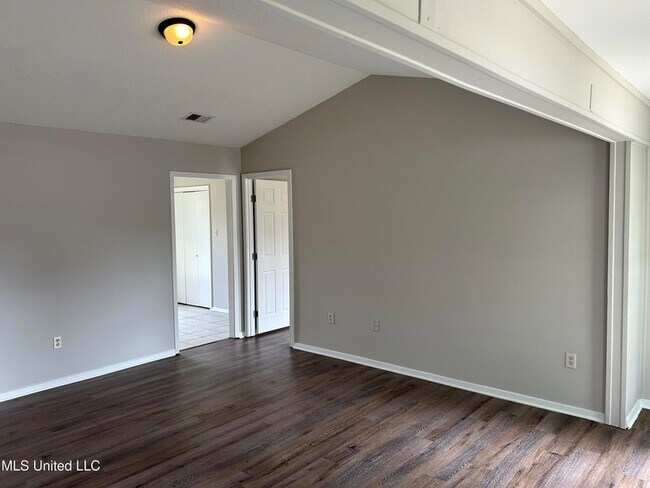 Foto del edificio - 3434 Laurelwood Dr