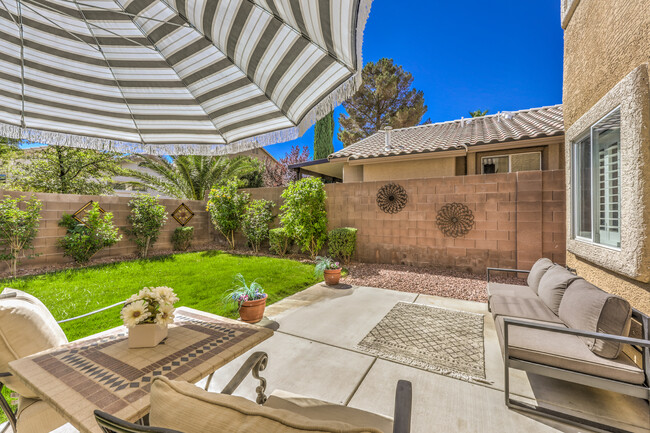 Back Yard Patio with Patio Furnitur - 10505 Prime View Ct