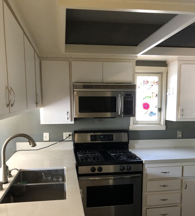 Kitchen - 906 N Kings Rd