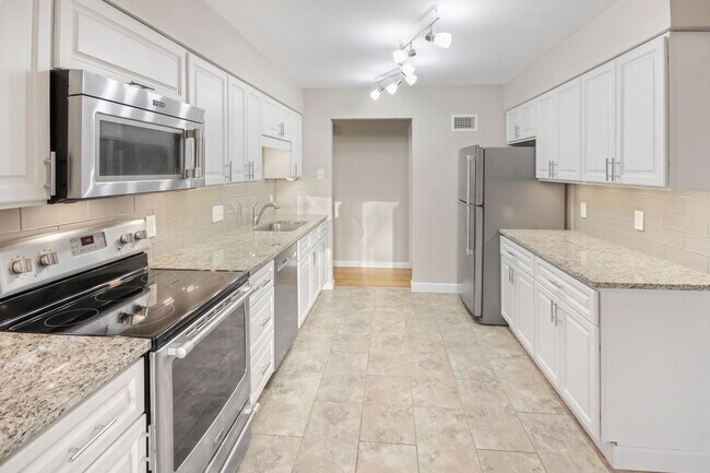 Building Photo - 2 Seawood Ct