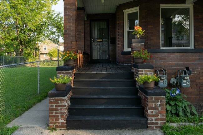 Building Photo - 528 E Philadelphia St