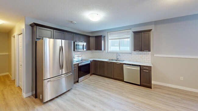 Photo du bâtiment - 9526-9112 112 Ave