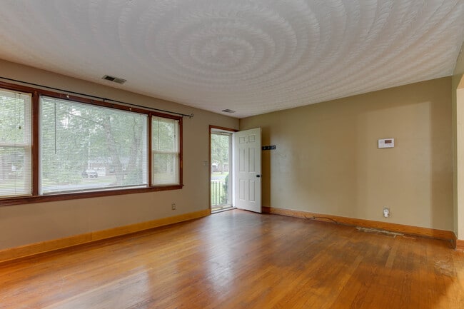 Building Photo - 128 Mann Dr