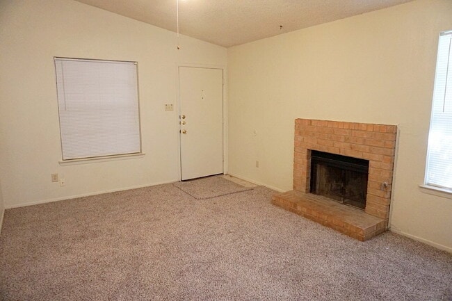 Building Photo - Stunning Duplex Located In Whisperwood With Close Access To Loop 289!