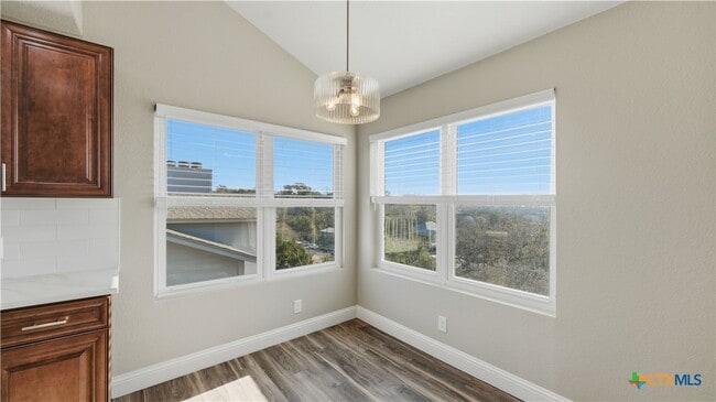 Building Photo - 1005 N LBJ Dr