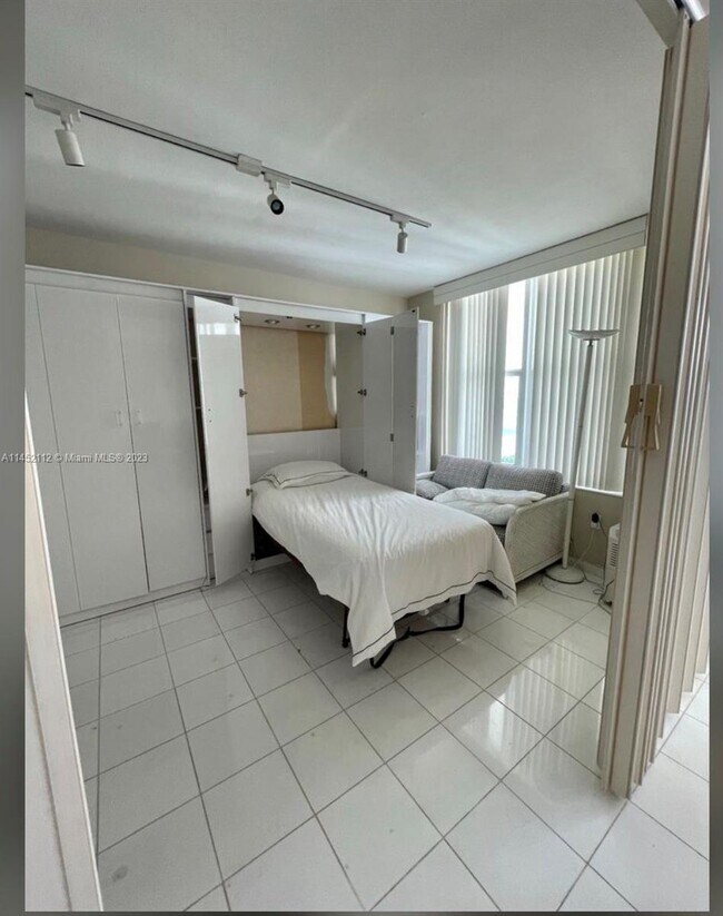 Foto del edificio - 5001 Collins Ave