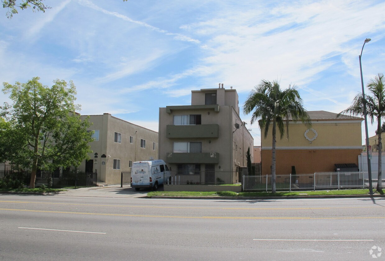 Building Photo - 1820 S La Brea Ave