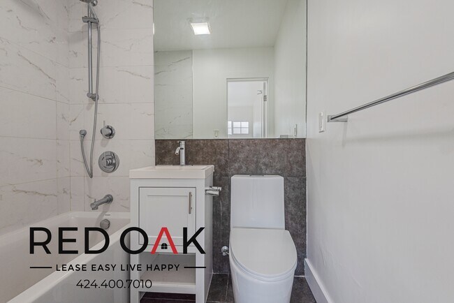 Building Photo - **1 Month Free Move-In Special** Fabulous ...