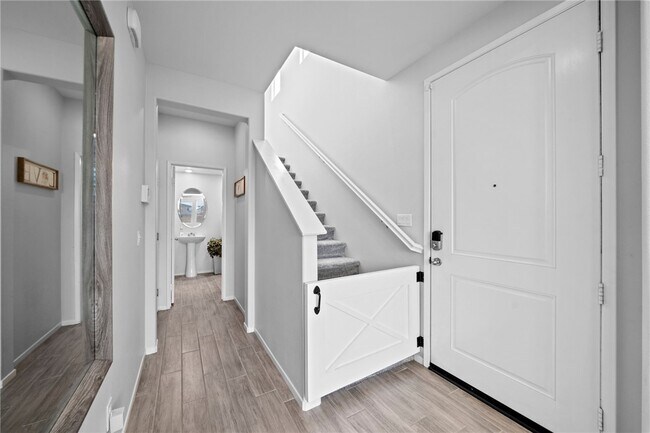 Building Photo - 30432 Village Knoll Dr