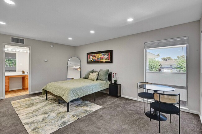 Foto del edificio - 740 Oakmont Ave