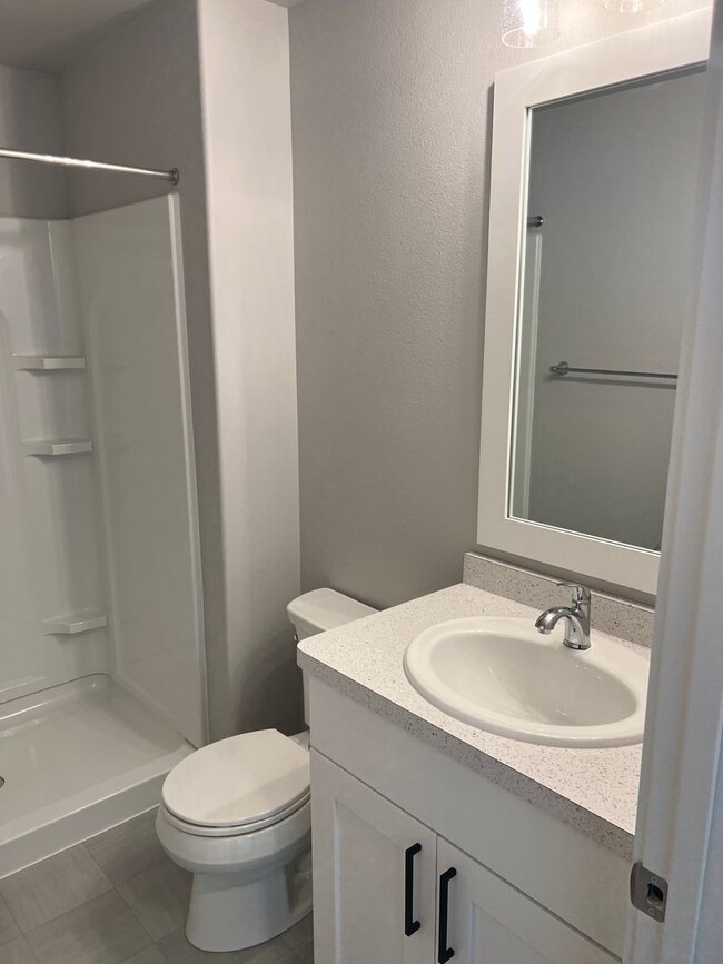 Building Photo - New 4 Bedroom/2 Bathroom House