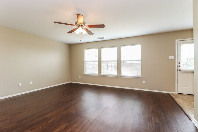 Foto del edificio - 9316 Liberty Crossing Dr