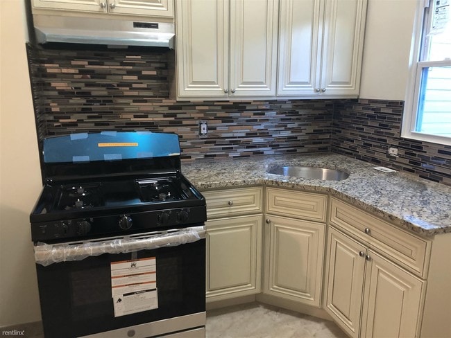 Foto del edificio - 1 br, 1 bath  - 6903 Myrtle Ave