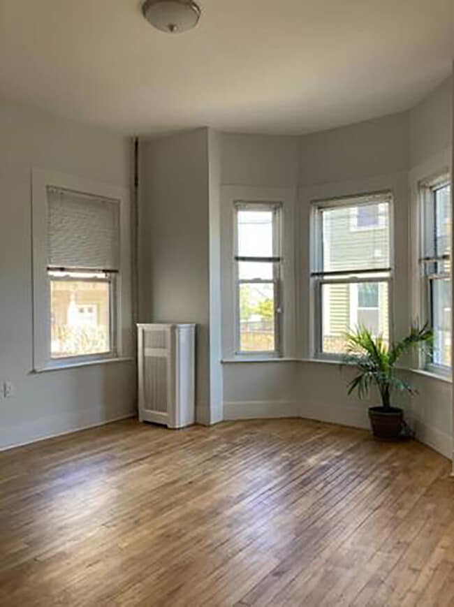 Building Photo - 79 Bonair St
