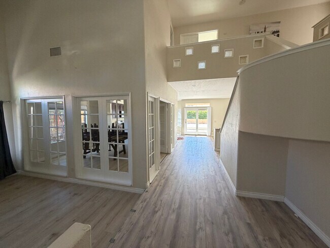 Building Photo - 4112 Lexington Ct