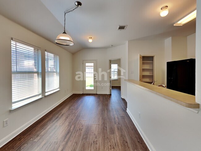 Foto del edificio - 4011 Freedom St