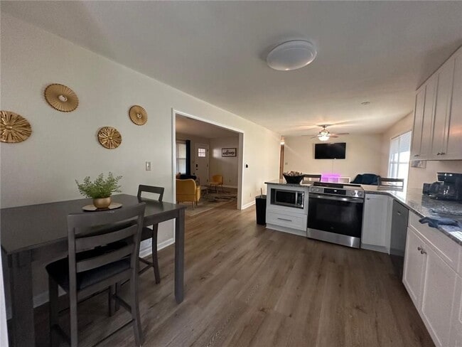 Foto del edificio - 6702 Songwood Dr