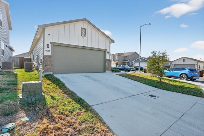 Building Photo - 13010 Red Elks Lks