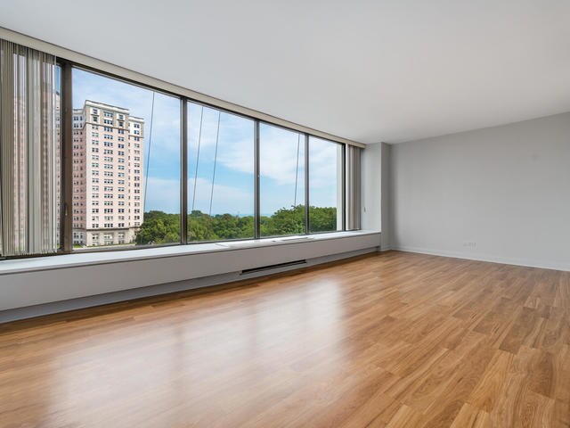 Building Photo - 5455 N Sheridan Rd
