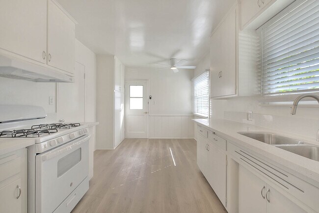 Foto del edificio - 10860 Oregon Ave