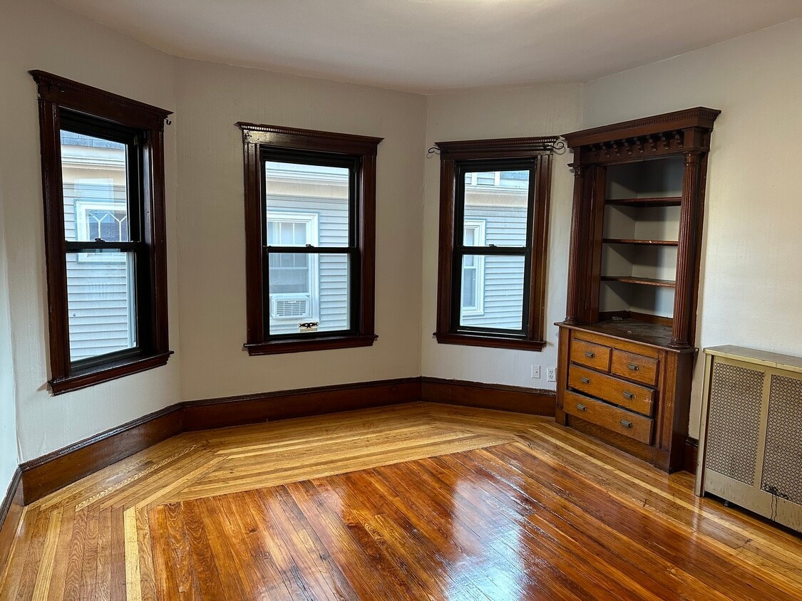 Foto principal - 51 Bay State Ave