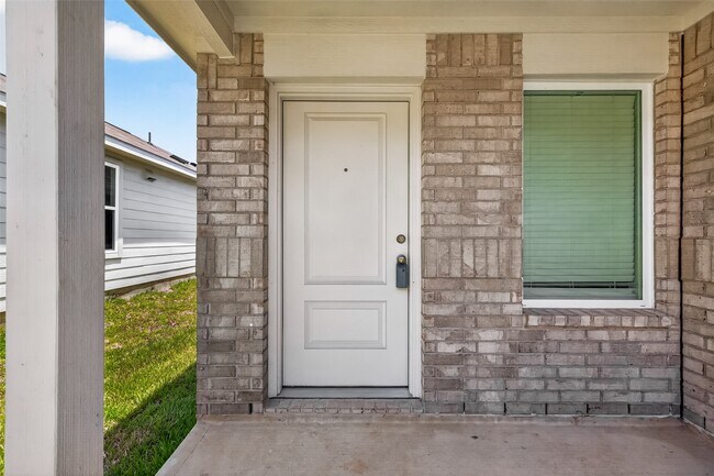 Building Photo - 31338 Black Cherry Holw Dr