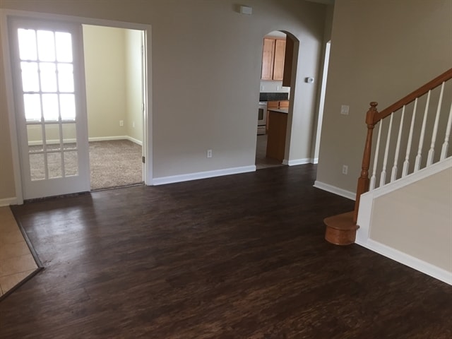 Building Photo - 256 Silver Glen Avenue