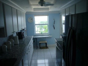 Building Photo - 1050 Hillsboro Mile