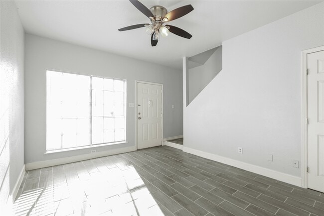 Foto del edificio - 8703 Victorian Village Dr