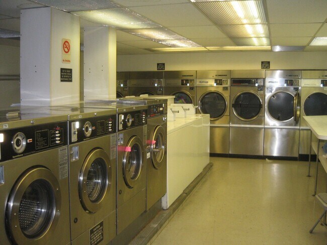 Foto del edificio - 2400 N Lakeview Ave