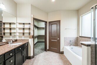 Building Photo - 2606 Maverick Park Ln