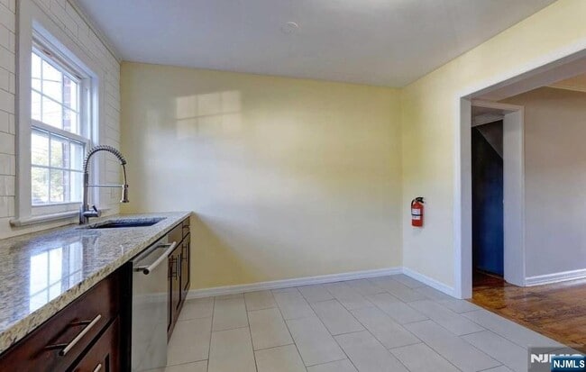 Building Photo - 20 Townley Rd