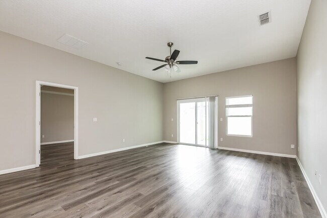 Foto del edificio - 11025 Snowbrook Ct