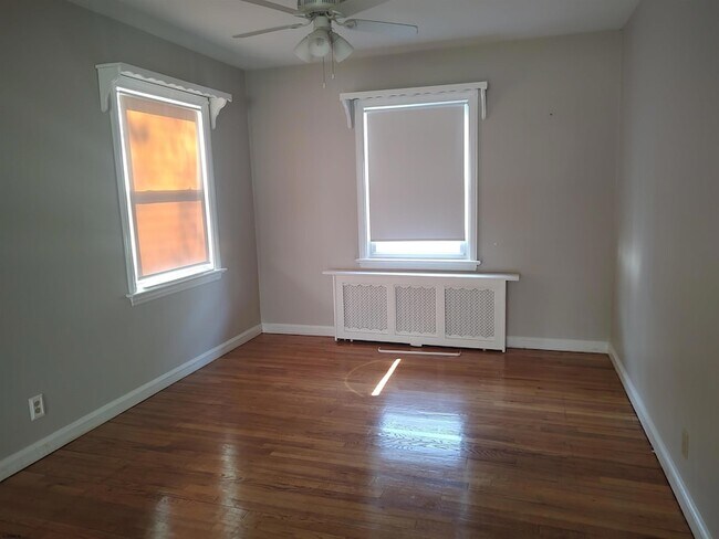 Foto del edificio - 3005 Fernwood Ave