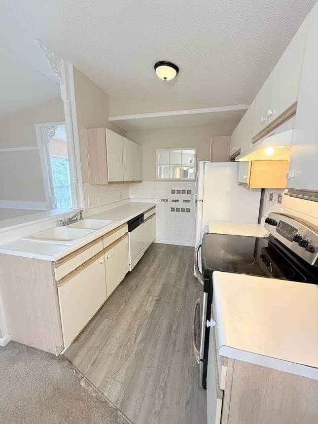 Foto del edificio - 8558 Hopkins Cir
