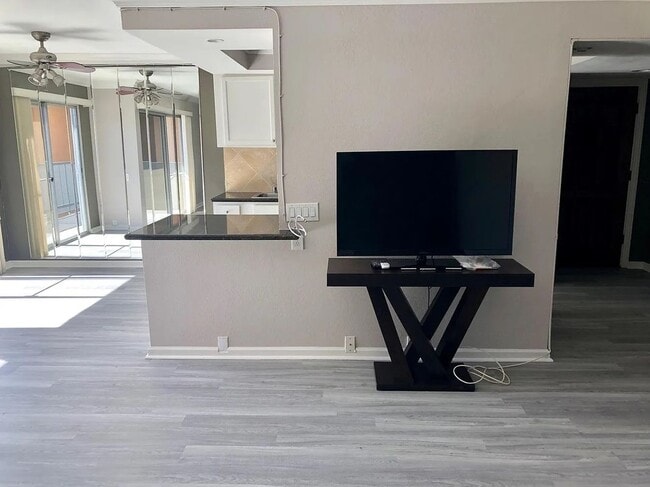 Foto del edificio - 400 N Sunrise Way