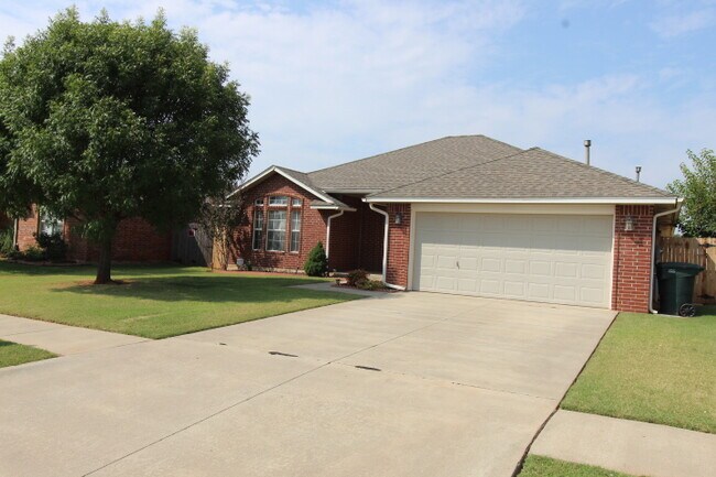 Building Photo - 620 Eastview Dr