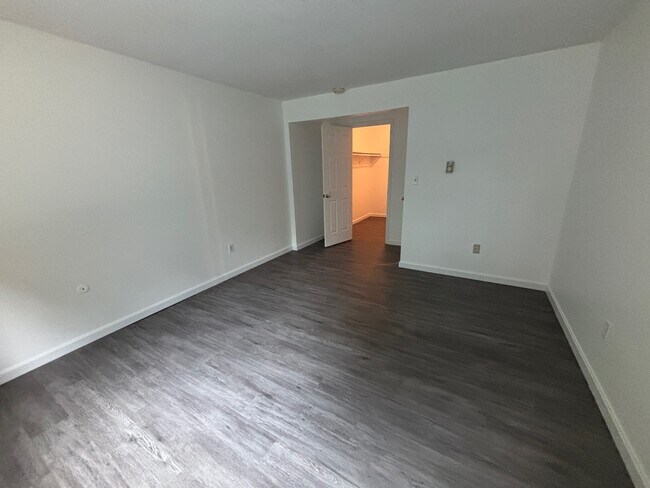 Foto del edificio - 491 W Central St