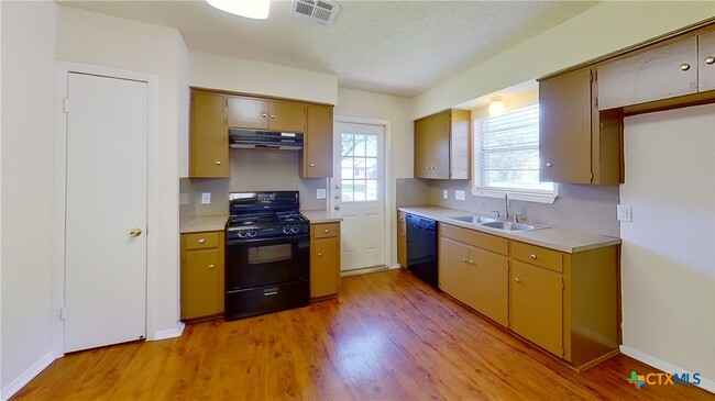 Building Photo - 1209 Westcott Dr