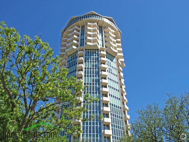 Building - Founders Tower