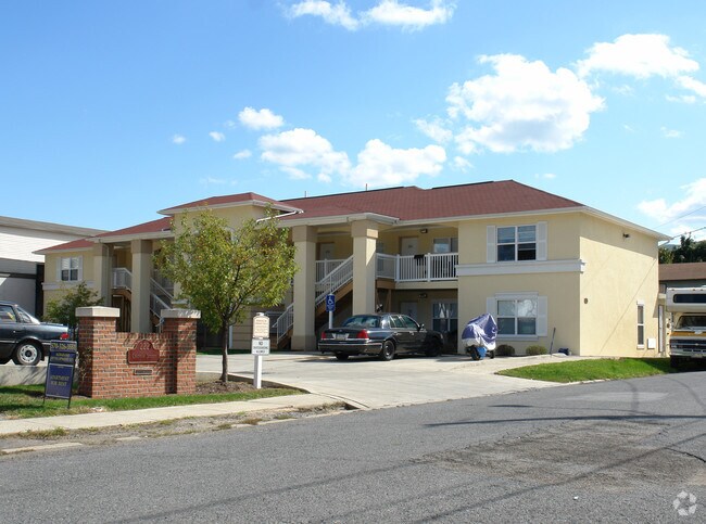 Apartments for Rent Near Pennsylvania College of