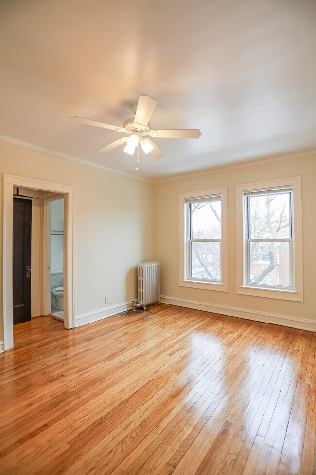 Building Photo - 5011 N Damen Ave