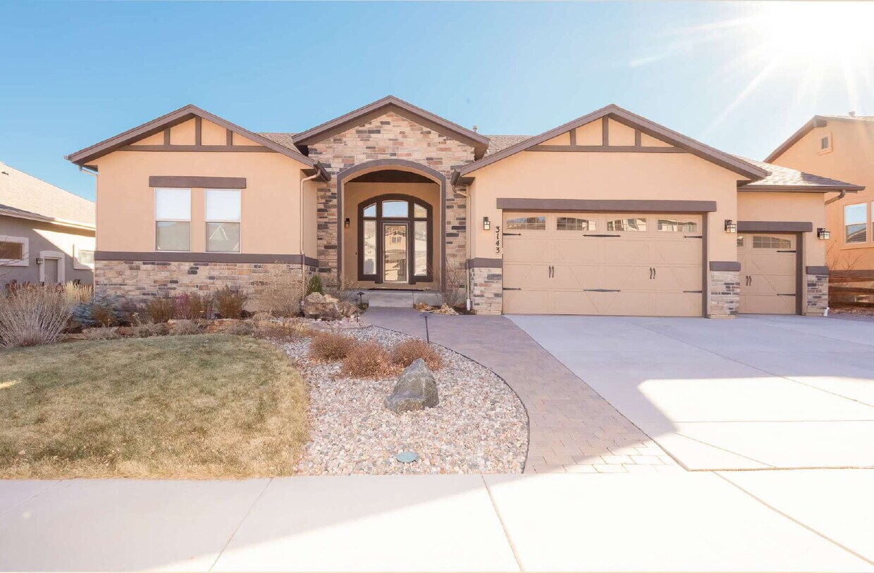 Foto principal - Stunning 3-Bed, 3-Bath Retreat with dedica...