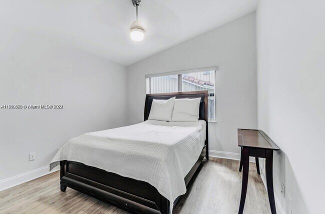 Foto del edificio - 6981 W Wedgewood Ave